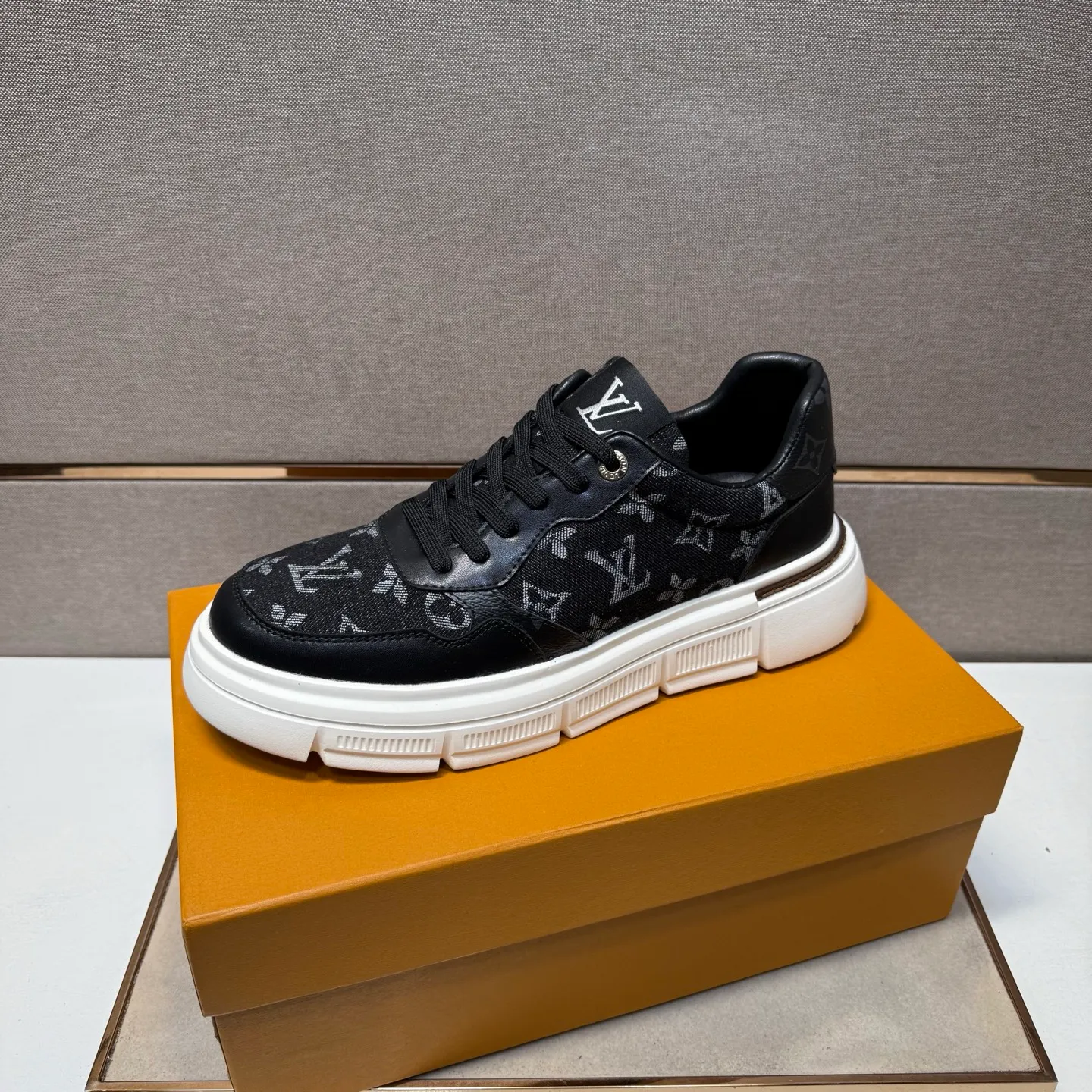 ⬛️Men's shoes 💰p400 [LV～] Men's casual shoes 2025z cabinet sales simultaneously 🔶Size: 38-44#️⃣ 🔷2 colors🔜The upper is made of multi-material splicing➕Genuine leather lining, comfortable and breathable, sole: original comfortable and wear-resistant outsole, ⚠️Real shot📱Photographed🎬The real thing is better📢📢📢